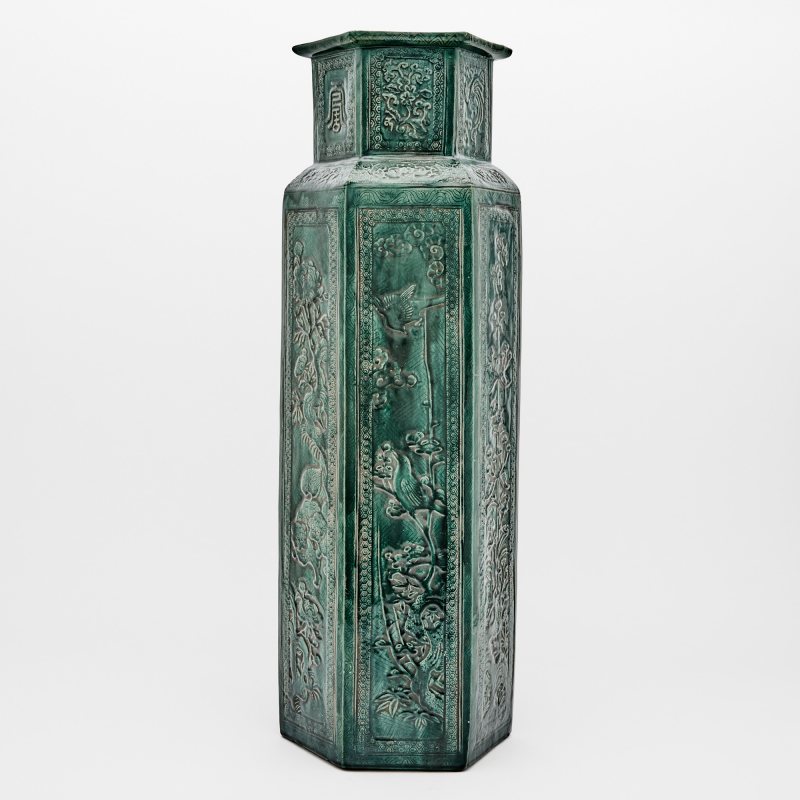 A Chinese Molded Green Glazed Porcelain Hexagonal Vase - 图2