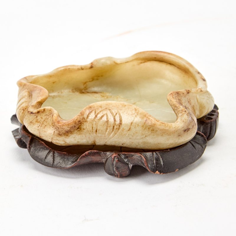 A Chinese Russet and Pale Celadon Jade Carving - 图2