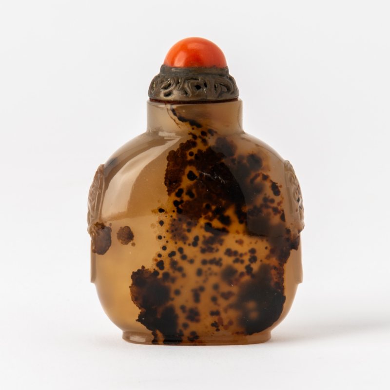 A Chinese Carved Agate Snuff Bottle