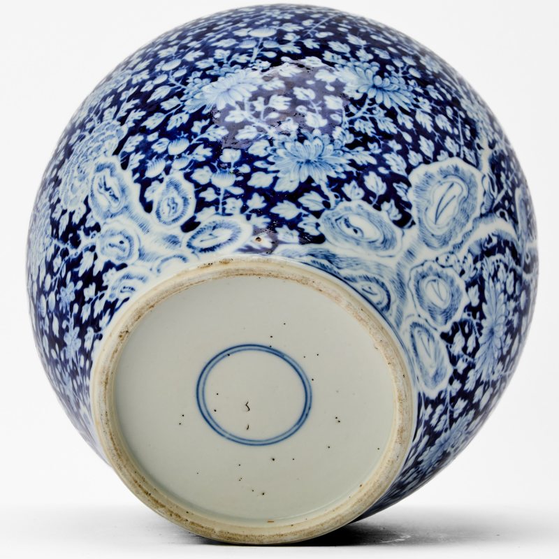A Chinese Blue and White Porcelain Jar - 图5