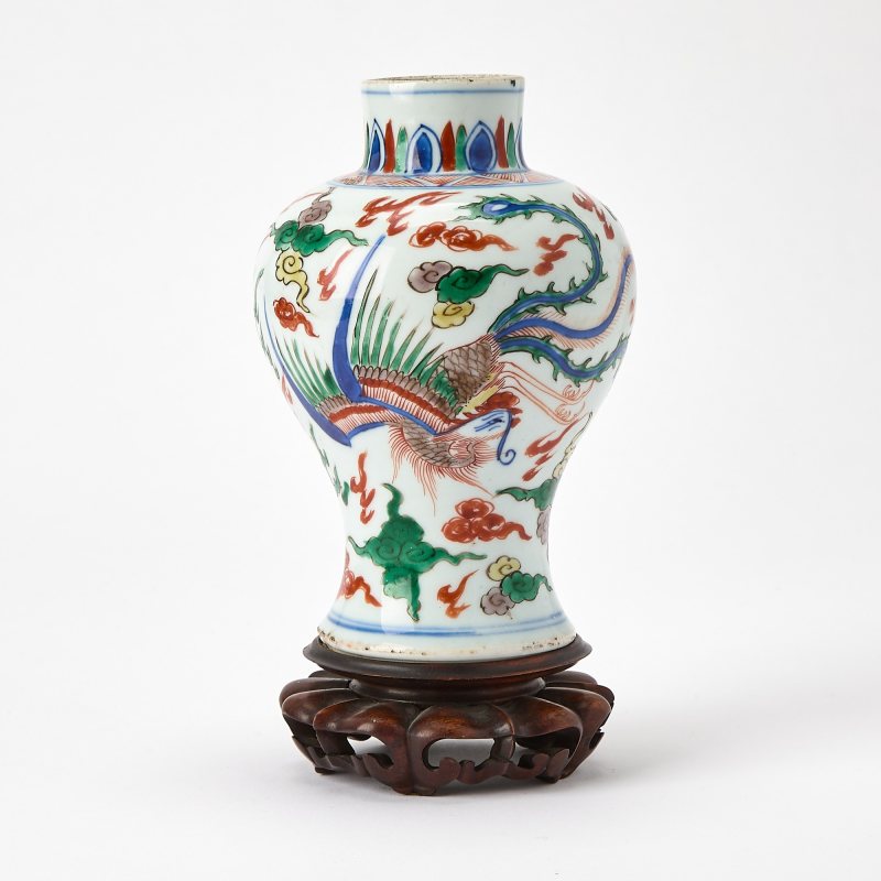 A Chinese Wucai Porcelain Baluster Vase - 图3