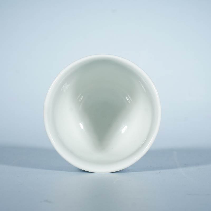 清乾隆青花八宝纹铃铛杯 - 图2