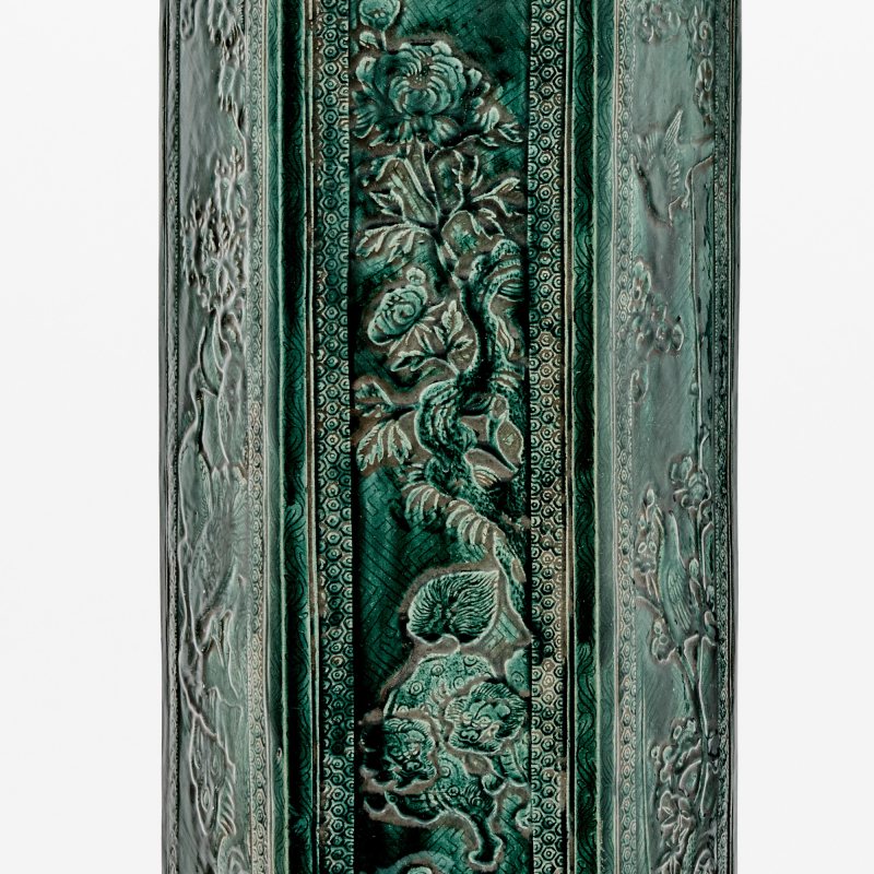 A Chinese Molded Green Glazed Porcelain Hexagonal Vase - 图3