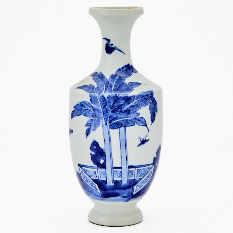 A Chinese Blue and White Porcelain Vase