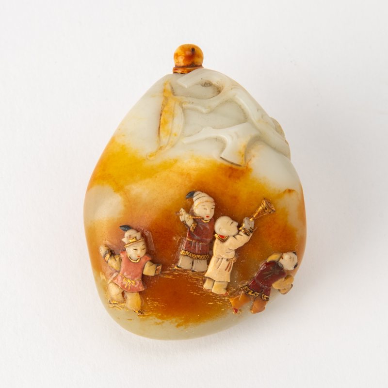 A Japanese-Embellishment Chinese Carved Pebble Jade Snuff Bottle