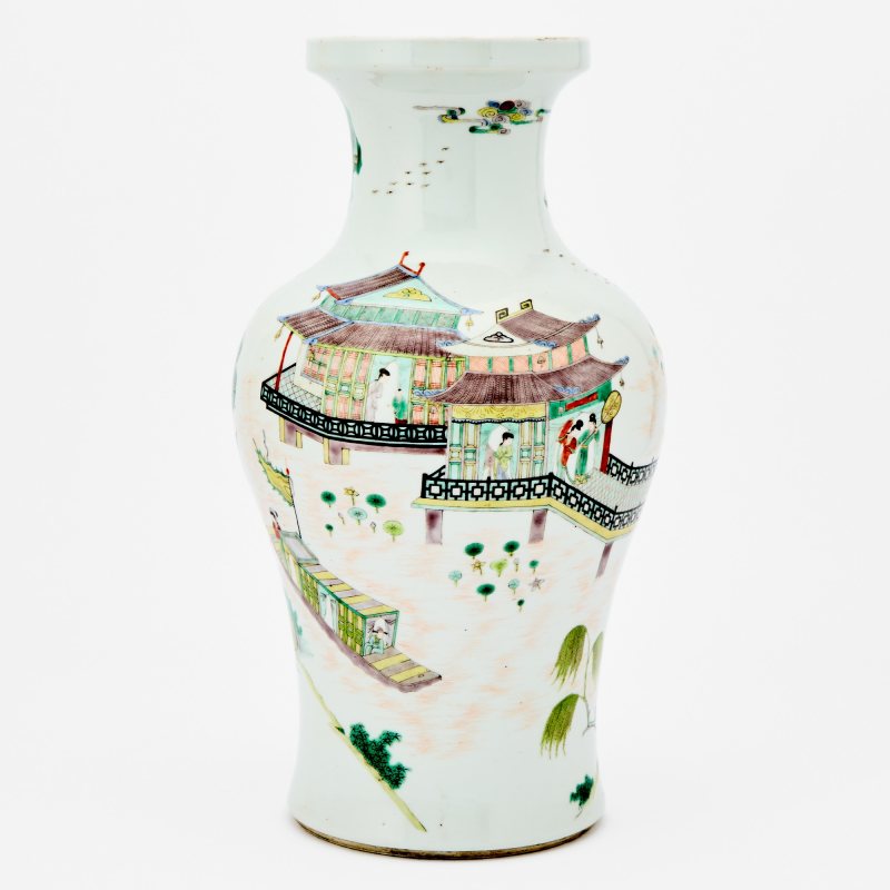 A Chinese Enameled Porcelain Vase - 图2