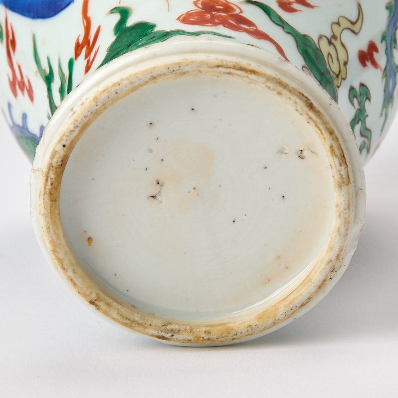 A Chinese Wucai Porcelain Baluster Vase - 图5