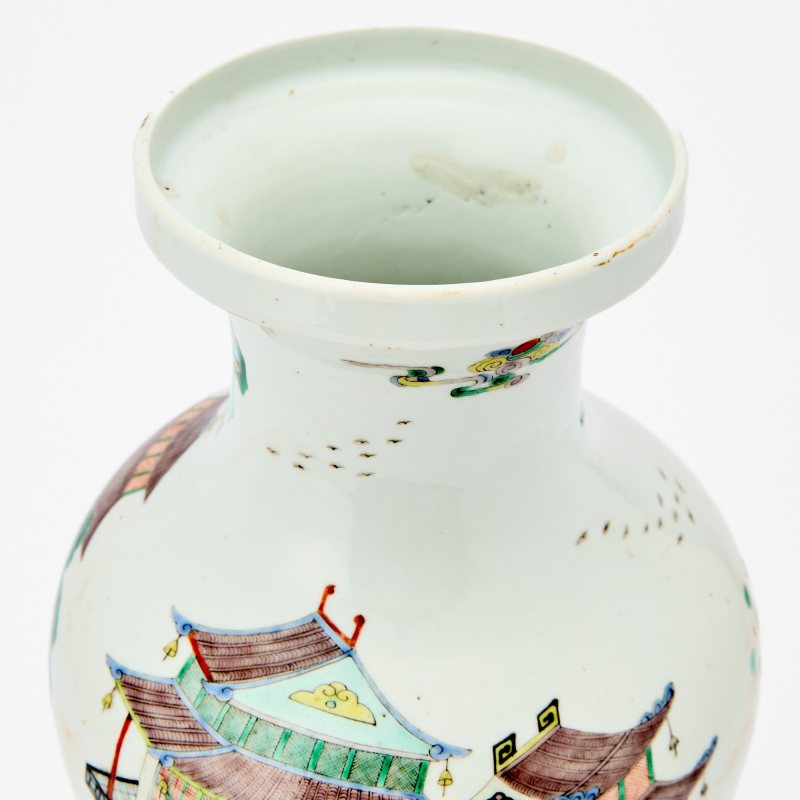 A Chinese Enameled Porcelain Vase - 图3