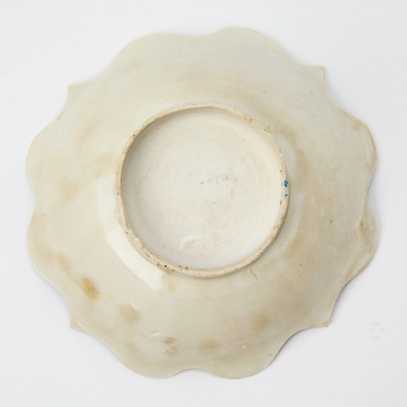 A Rare Pair of Chinese Quatrefoil Dingyao Bowls - 图4
