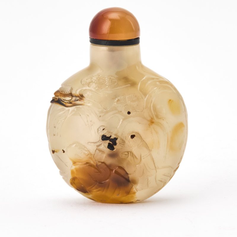 A Chinese Carved Suzhou Agate Snuff Bottle