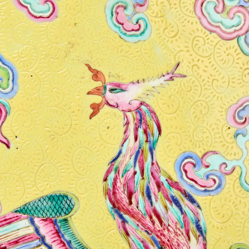 A Chinese Yellow Ground Enameled Porcelain Charger - 图4