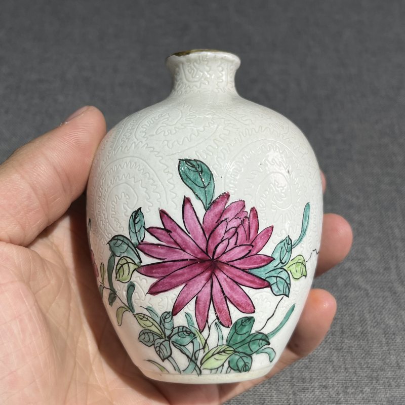 清乾隆粉彩轧道花卉小罐 - 图4
