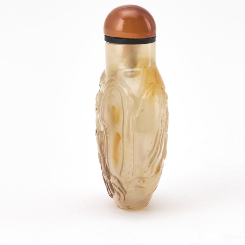 A Chinese Carved Suzhou Agate Snuff Bottle - 图2