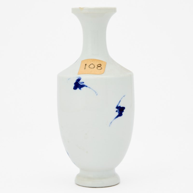 A Chinese Blue and White Porcelain Vase - 图2