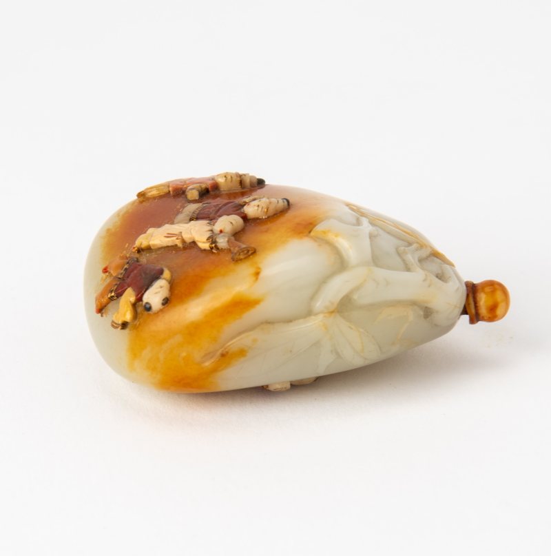 A Japanese-Embellishment Chinese Carved Pebble Jade Snuff Bottle - 图4