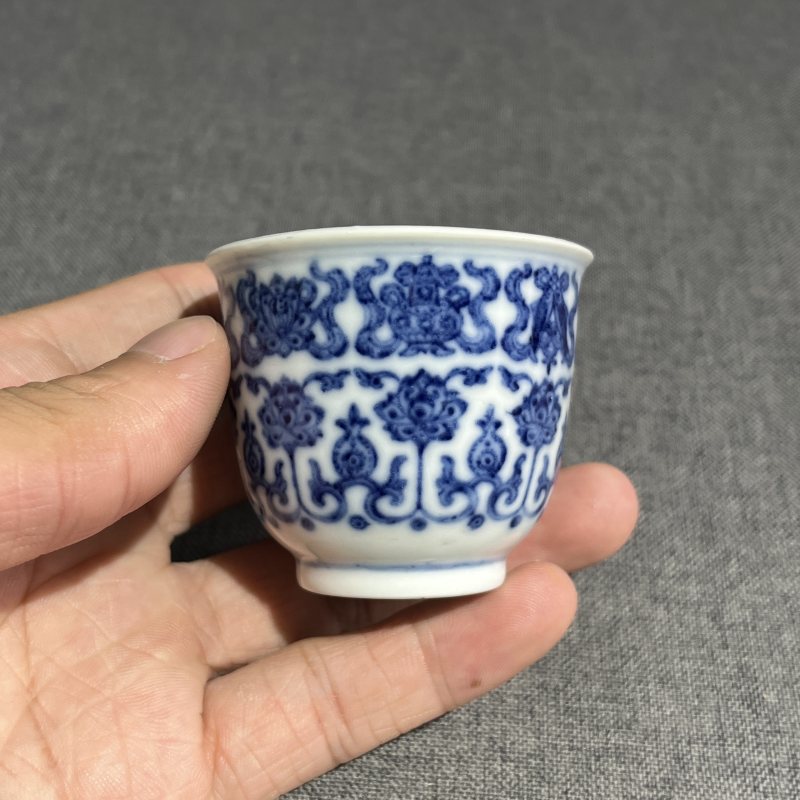 清乾隆青花八宝纹铃铛杯 - 图4