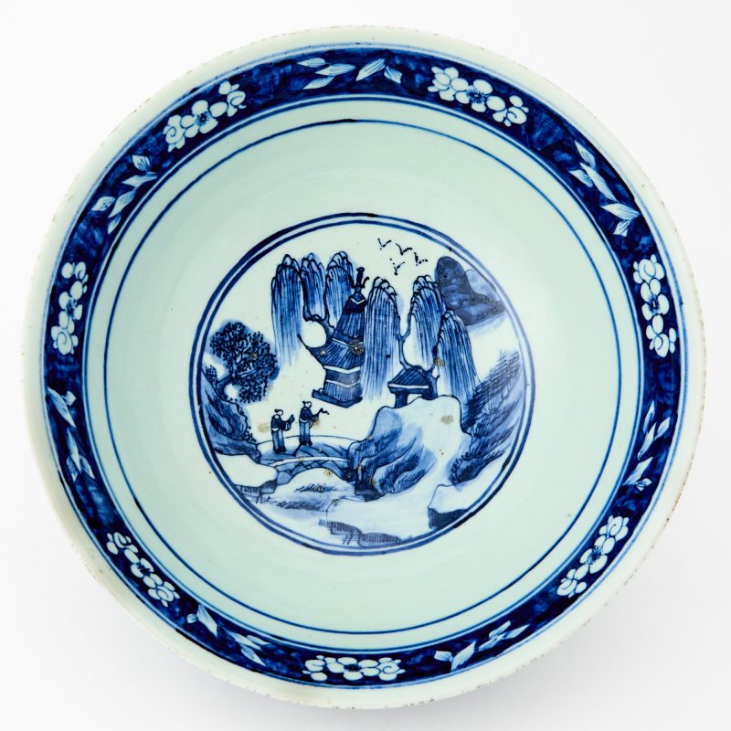 A Large Chinese Blue and White Porcelain Bowl - 图3