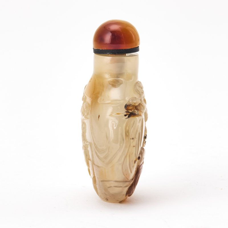 A Chinese Carved Suzhou Agate Snuff Bottle - 图4