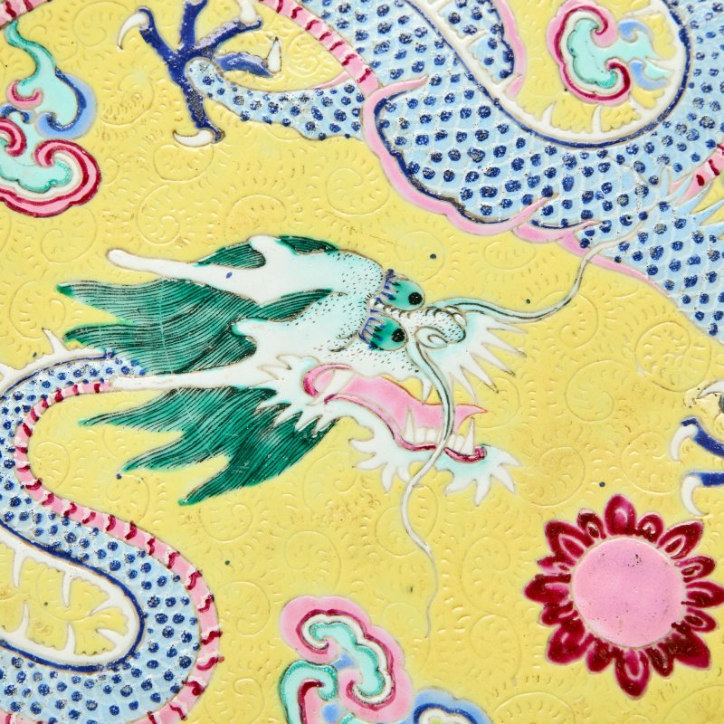 A Chinese Yellow Ground Enameled Porcelain Charger - 图5