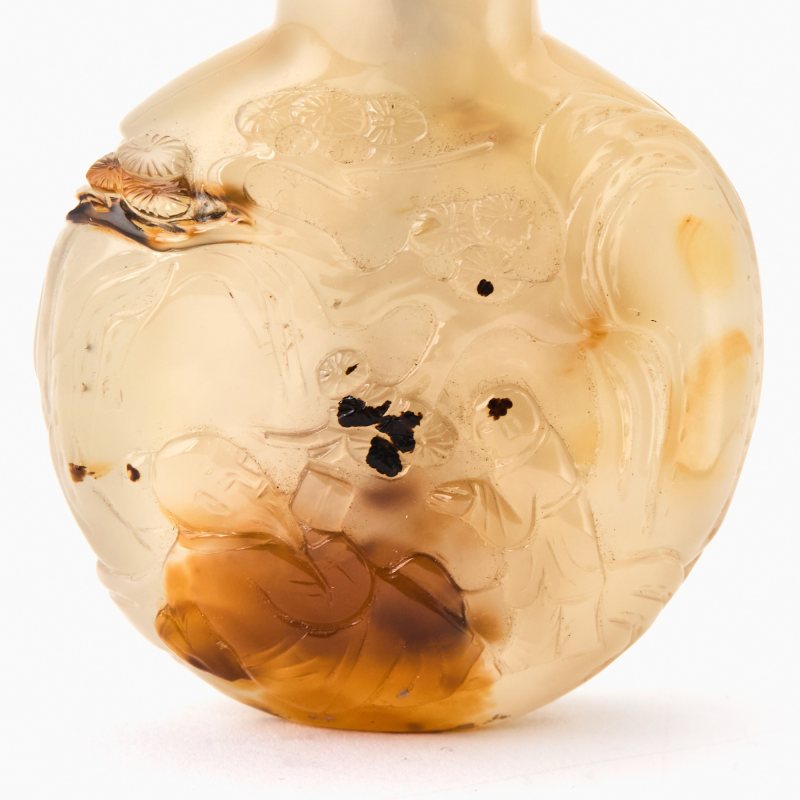 A Chinese Carved Suzhou Agate Snuff Bottle - 图5