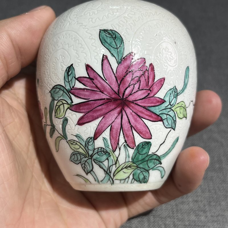 清乾隆粉彩轧道花卉小罐 - 图5