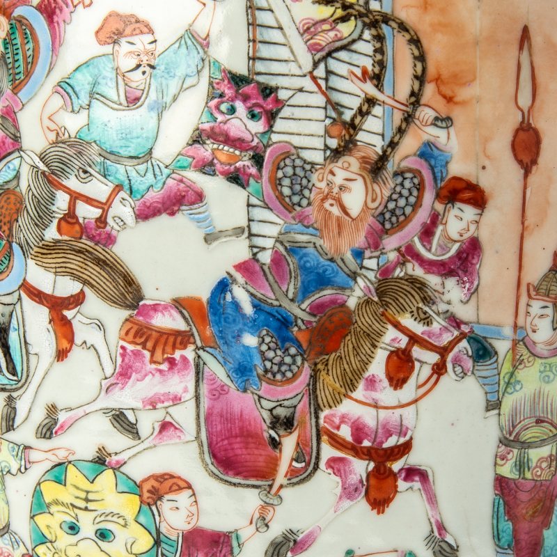 A Pair of Chinese Enameled Porcelain Vases - 图4