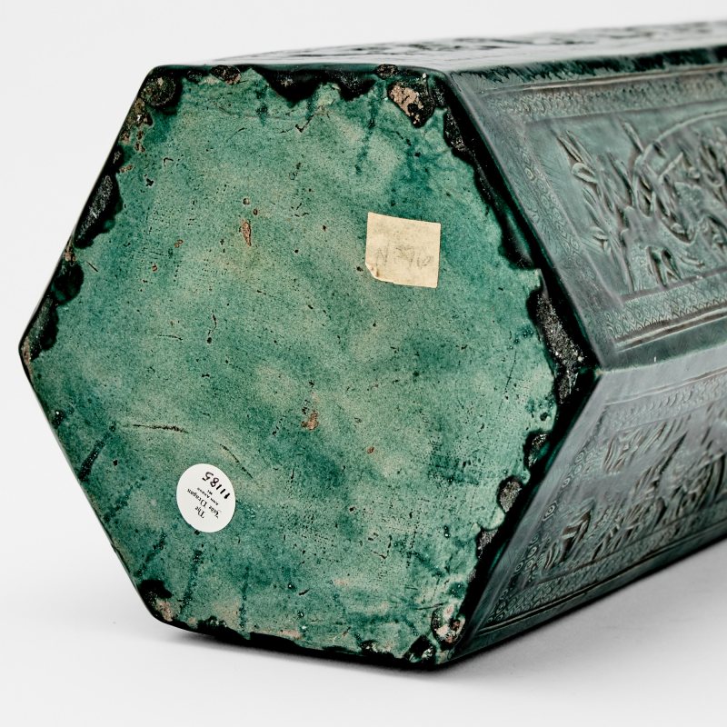 A Chinese Molded Green Glazed Porcelain Hexagonal Vase - 图5