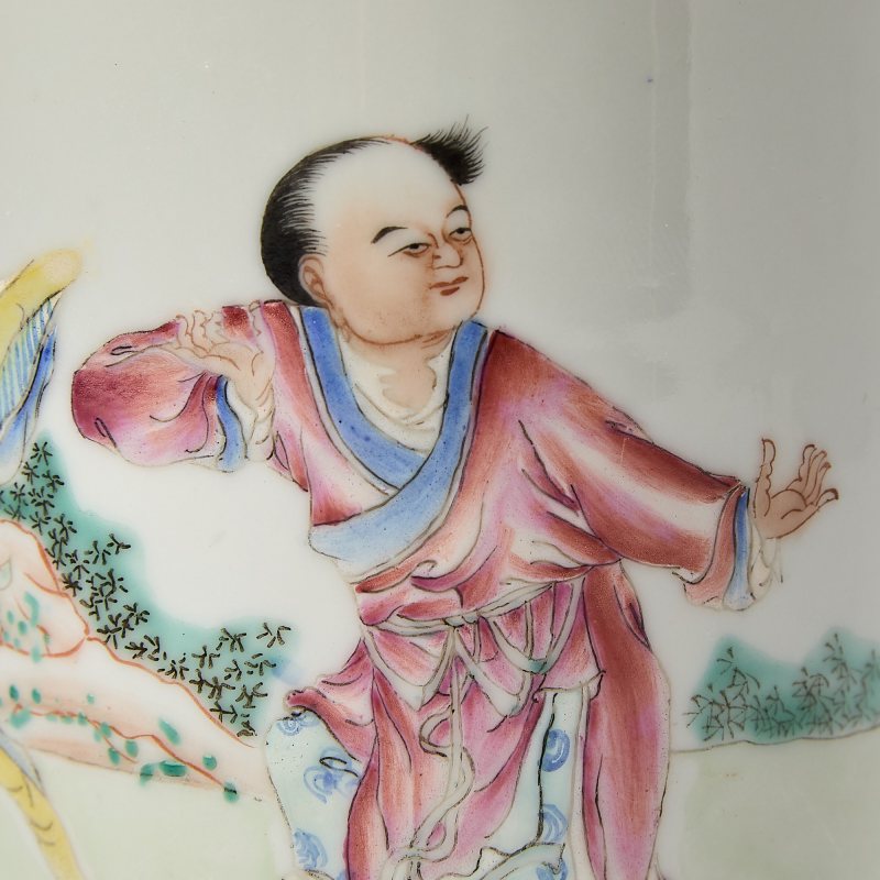 A Chinese Famille Rose Porcelain Vase - 图5