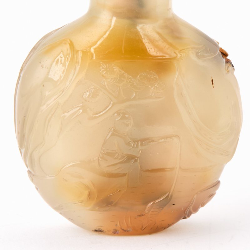 A Chinese Carved Suzhou Agate Snuff Bottle - 图6