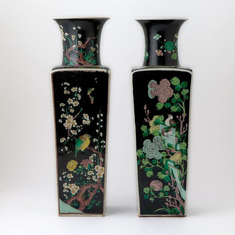 A Pair of Chinese Famille Noire Porcelain Square Vases - 图2