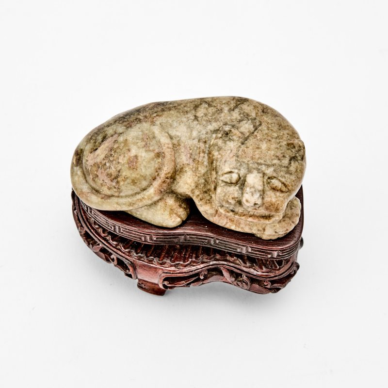 A Chinese Carved Mottled Jade Figural Carving - 图2