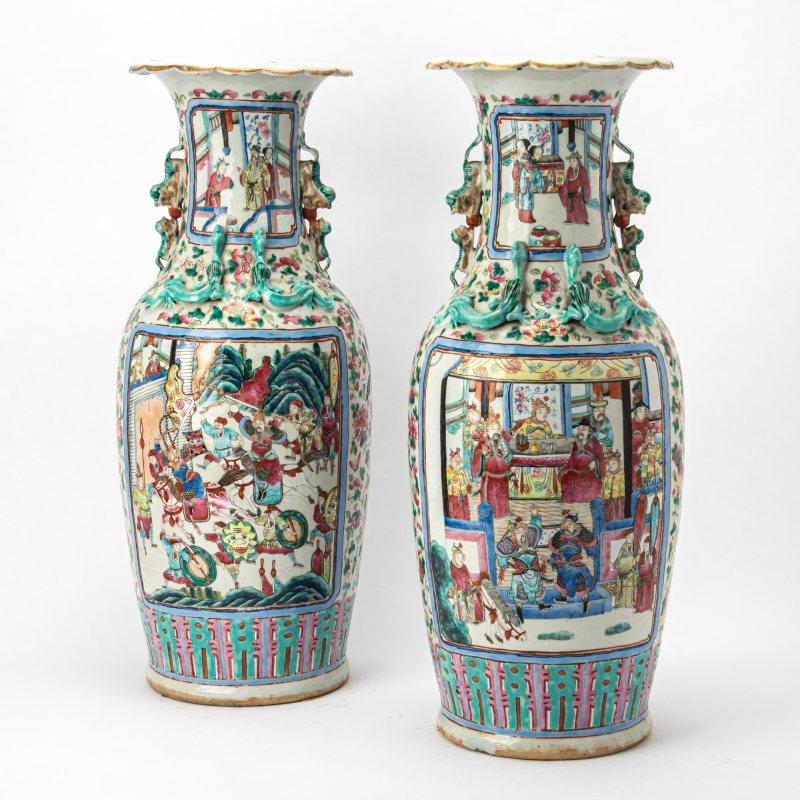 A Pair of Chinese Enameled Porcelain Vases - 图5