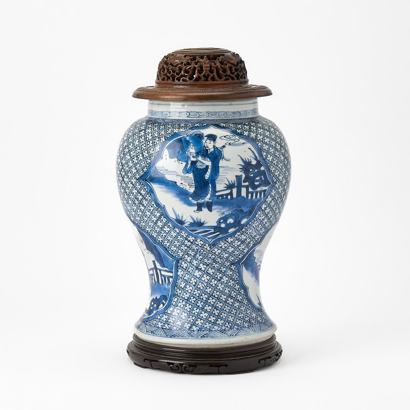 A Chinese Blue and White Porcelain Baluster Jar - 图3