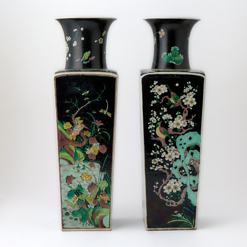 A Pair of Chinese Famille Noire Porcelain Square Vases - 图3