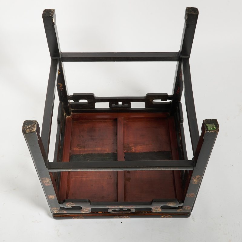 A Pair of Chinese Lacquered Wood Tables - 图8