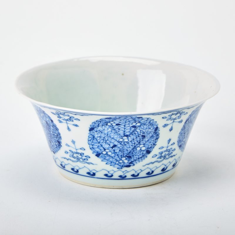 A Pair of Chinese Blue and White Porcelain Bowls - 图2