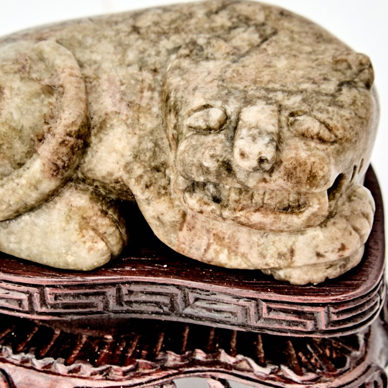 A Chinese Carved Mottled Jade Figural Carving - 图3