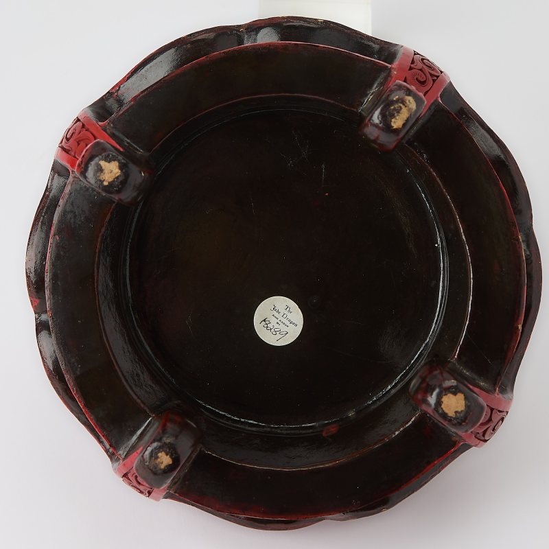 A Chinese Carved Cinnabar Lacquer Vase and Stand - 图8