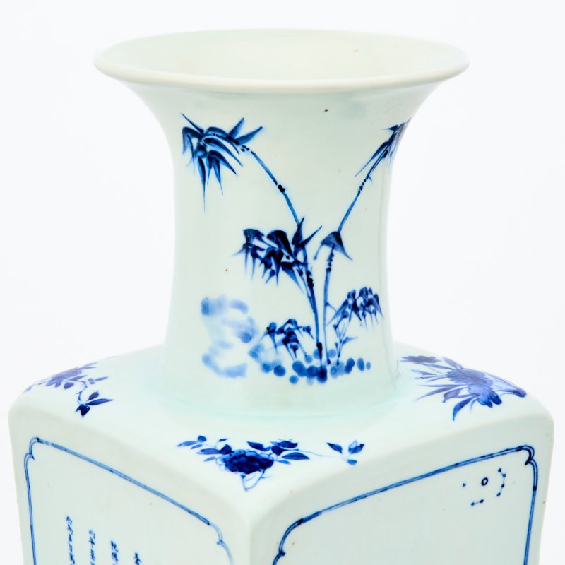 A Chinese Blue and White Porcelain Square Vase - 图7