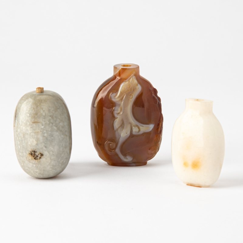 Three Chinese Carved Hardstone Snuff Bottles - 图2