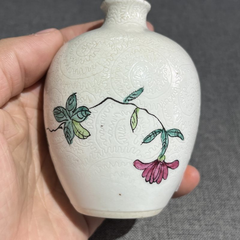 清乾隆粉彩轧道花卉小罐 - 图7