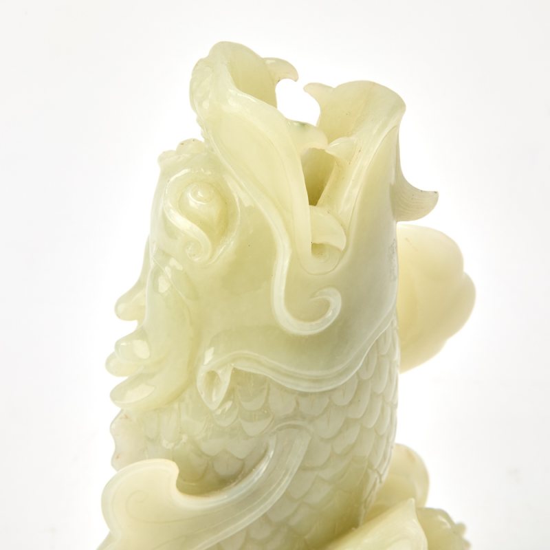A Chinese Celadon Jade Carving of a Figural Group - 图5