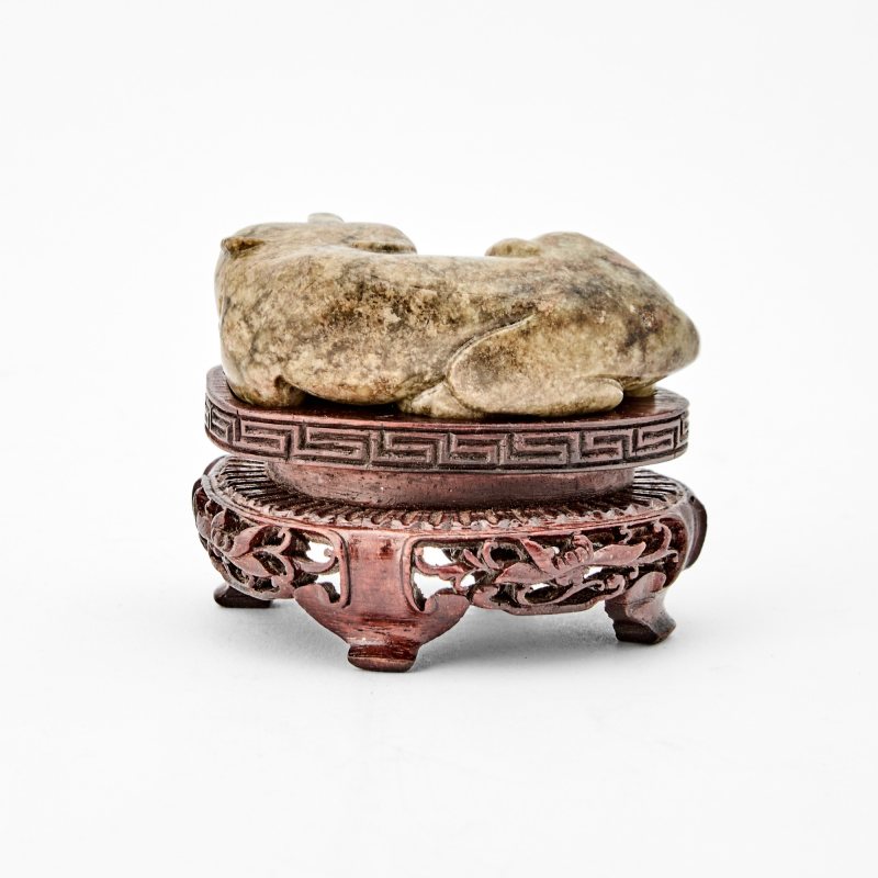 A Chinese Carved Mottled Jade Figural Carving - 图4