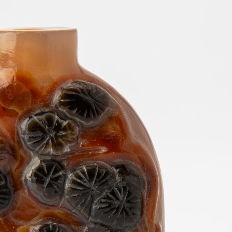 Three Chinese Carved Hardstone Snuff Bottles - 图4