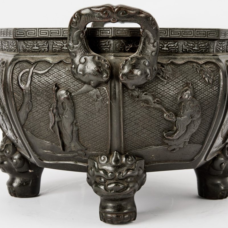 A Chinese Cast Bronze Octagonal Jardiniere - 图3