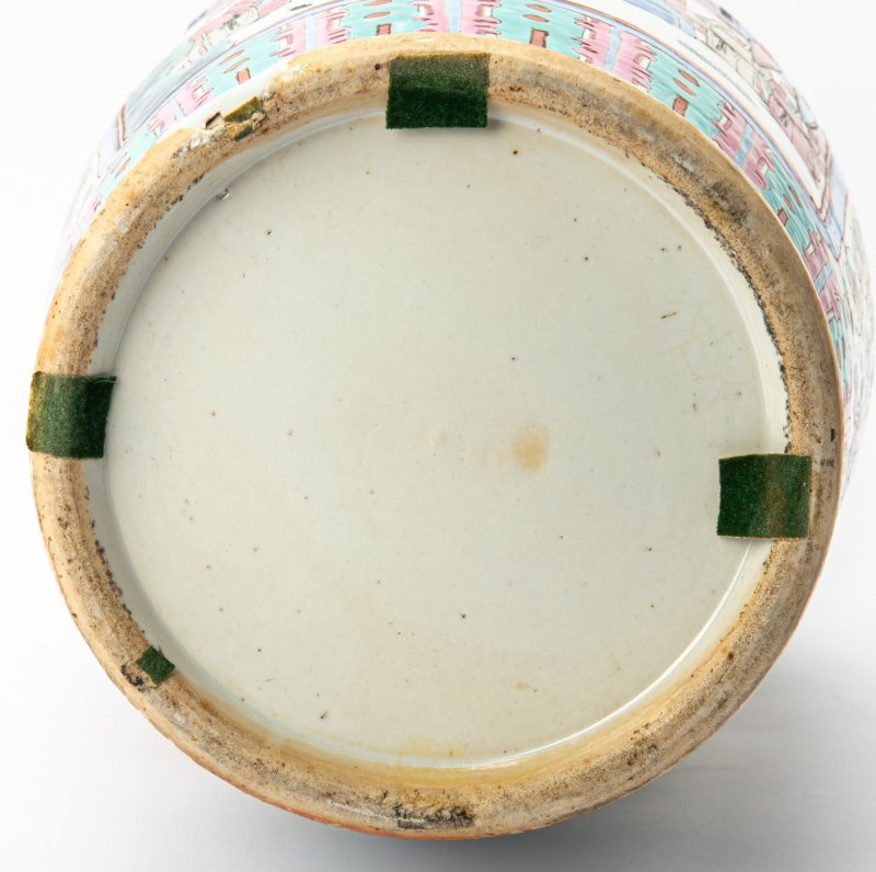 A Pair of Chinese Enameled Porcelain Vases - 图7