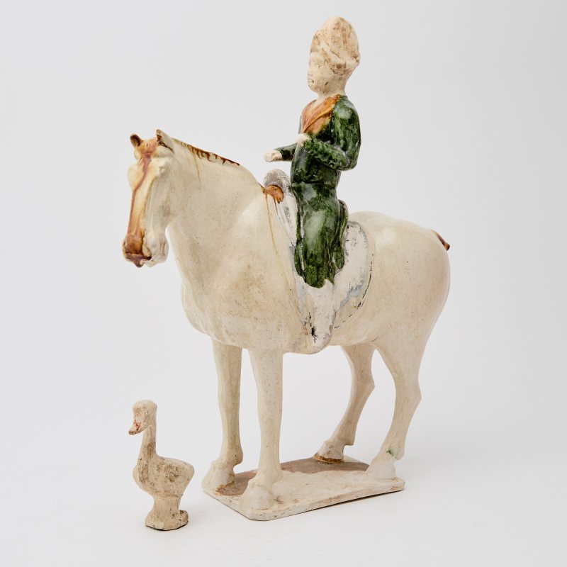 A Chinese Sancai Glazed Pottery Equestrian Figure - 图3