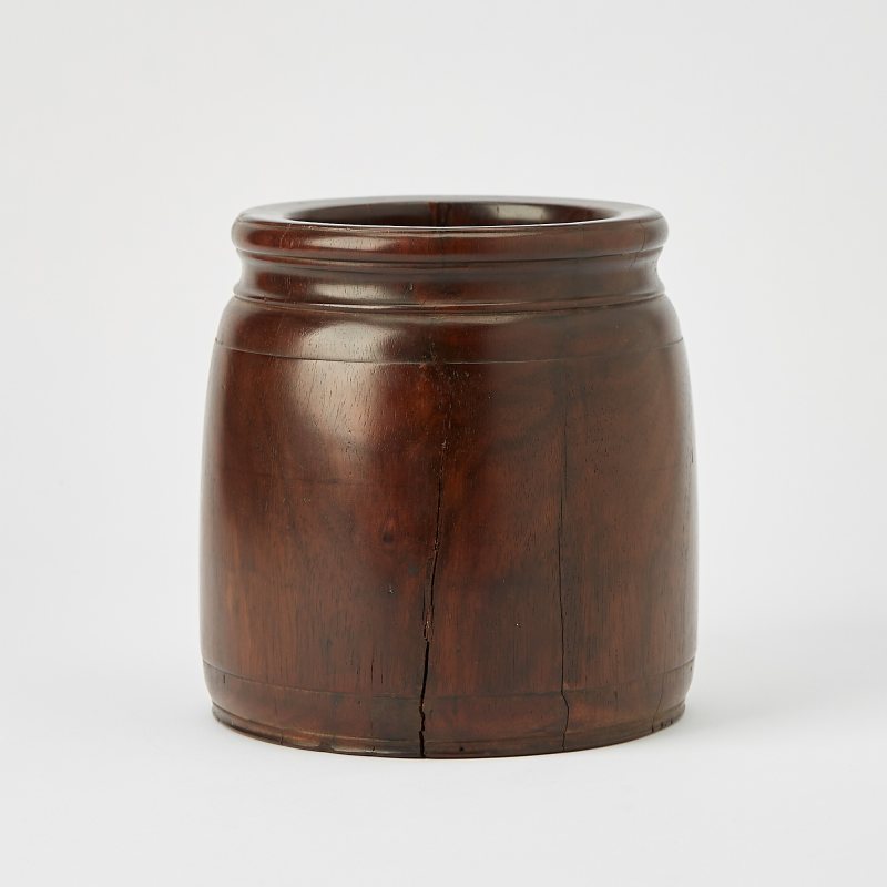 A Chinese Carved Hualimu Wood Brush Pot - 图2