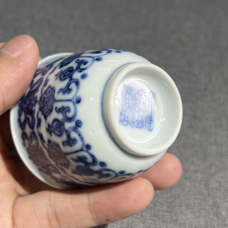 清乾隆青花八宝纹铃铛杯 - 图8