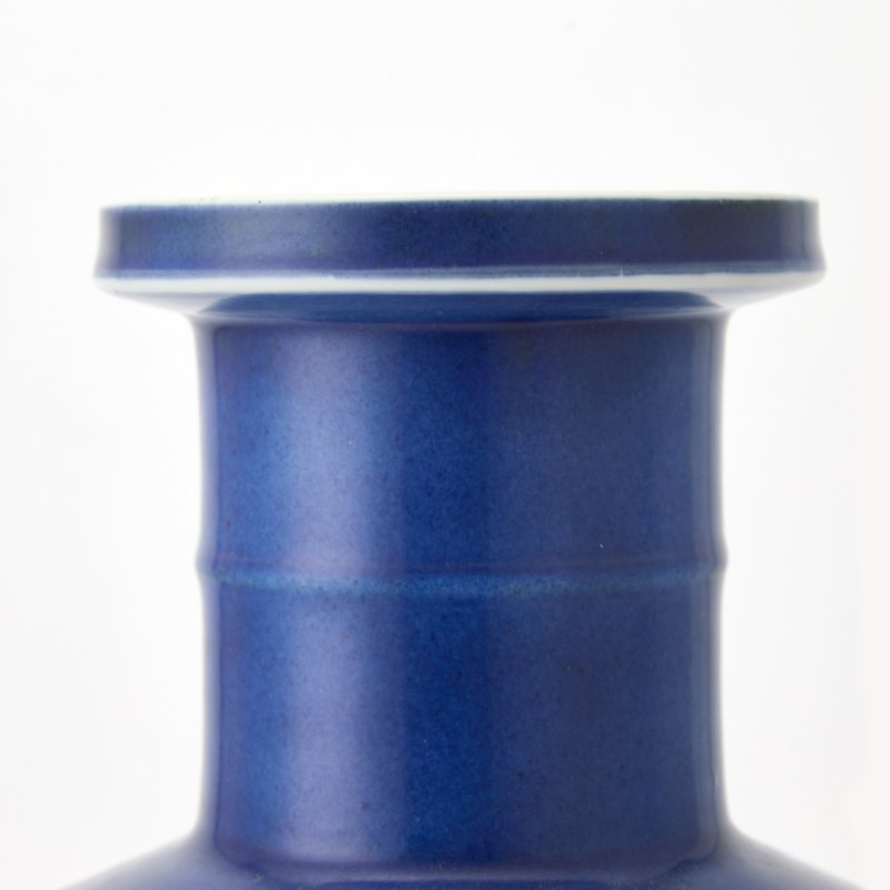A Chinese Powder Blue Glazed Porcelain Rouleau Vase - 图2